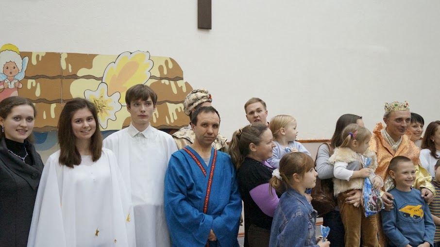 Фото обзор Богослужения и Рождественского праздника для детей